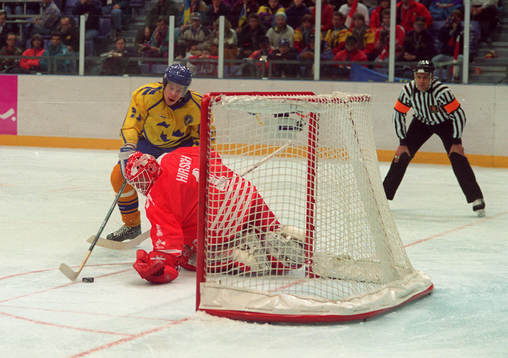 Peter Forsberg och Corey Hirsh, målvakt
