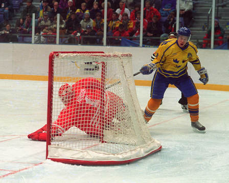 Peter Forsberg och Corey Hirsh, målvakt