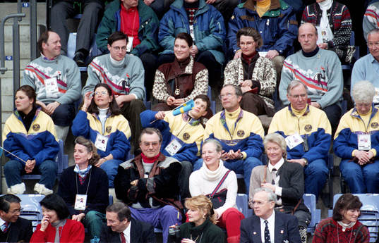 den svenska kungafamiljen på plats. Fr.v kronprinsessan