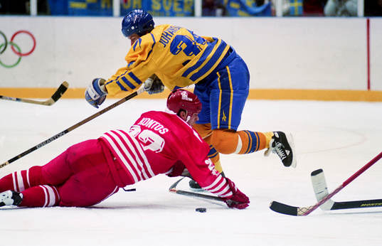 Roger Johansson, Sverige och Chris Kontos, Kanada