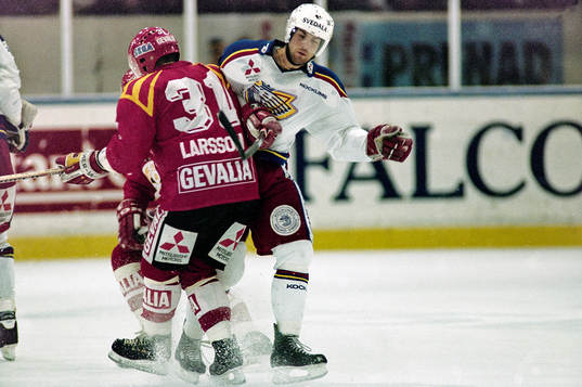 Jan Larsson, Brynäs och Roger Hansson, Malmö kolliderar