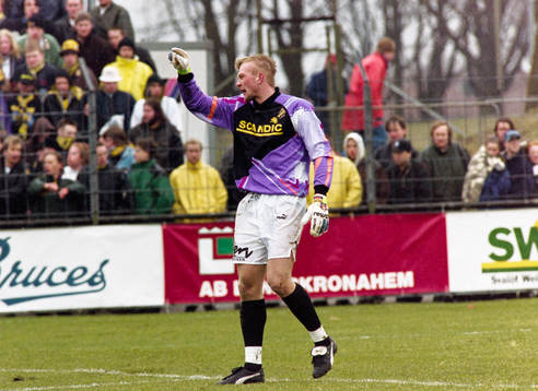 Magnus Hedman, målvakt, AIK försöker lugna fansen