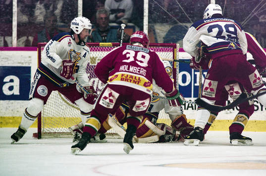 Trångt framför Pekka Lindmark i malmökassen