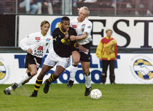 Pascal Simpson, AIK och Arnor Gudjohnsen, Örebro i kamp om