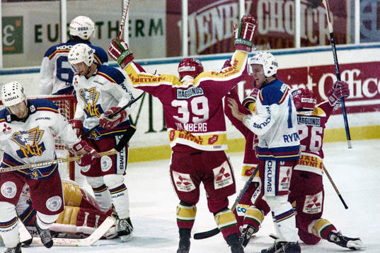 Erik Holmberg och Modo jublar