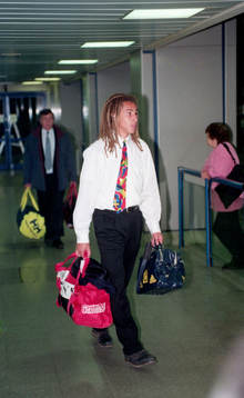 Henrik Larsson på flygplatsen
