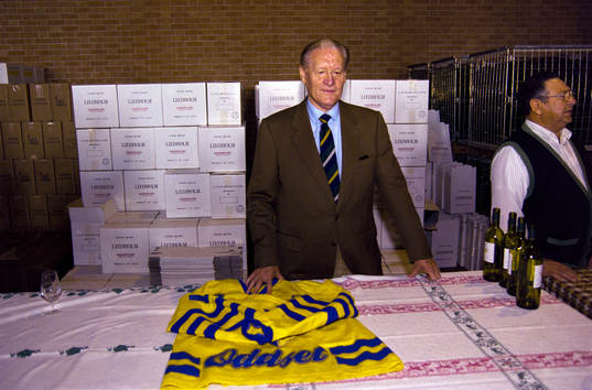 Sverige på vinprovning hos Nils Liedholm