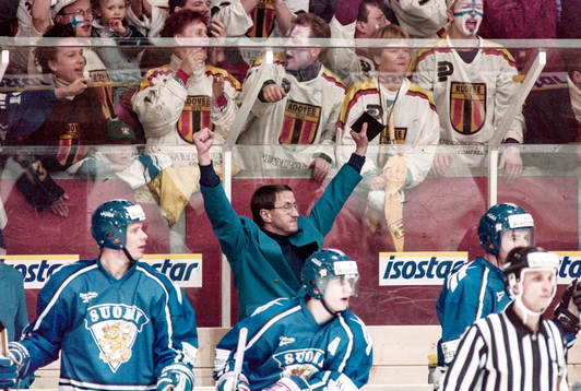 Finland och förbundskapten Curt Lindström jublar