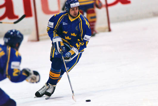 Sveriges Stefan Örnskog med pucken