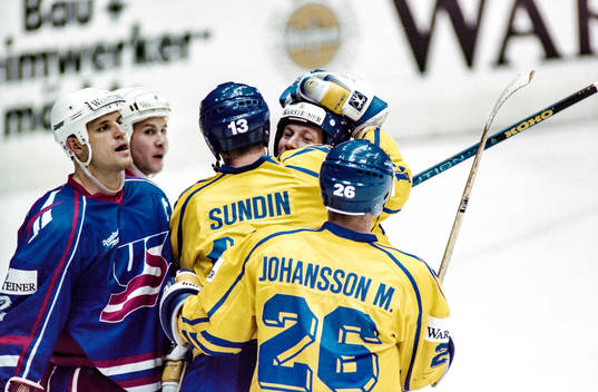 Mats Sundin och Sverige jublar