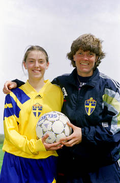 Anna Maas och Pia Sundhage, förbundskapten i Sverige
