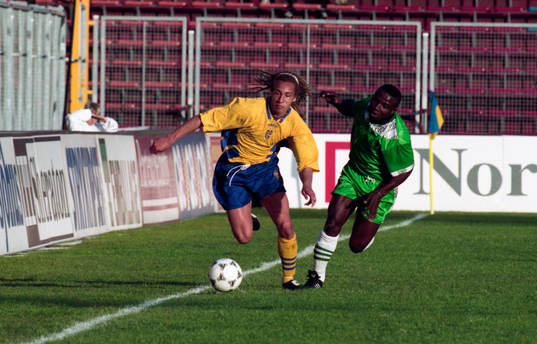 Henrik Larsson rycker