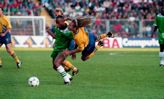 Henrik Larsson åker på en tackling