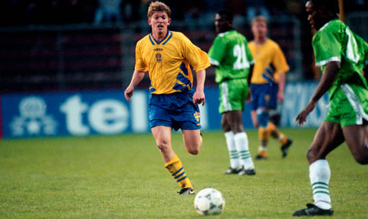 Jesper Blomqvist har ögonen på bollen