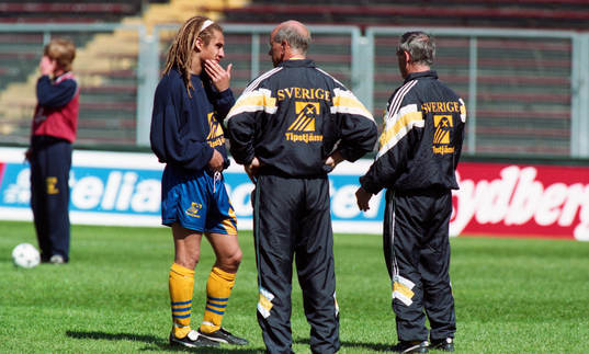 Henrik Larsson samtalar med Tommy Svensson, förbundskapten