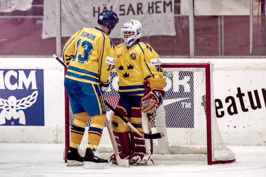 Sveriges Mats Sundin och Roger Nordström, målvakt i samtal