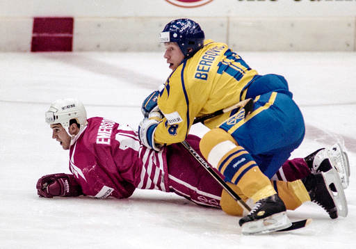 Sveriges Jonas Bergqvist och Nelson Emerson, Kanada