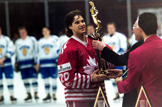 Luc Robitaille, Kanada tar emot vm-pokalen