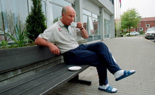 Tommy Svensson, förbundskapten, Sverige tar en kopp kaffe