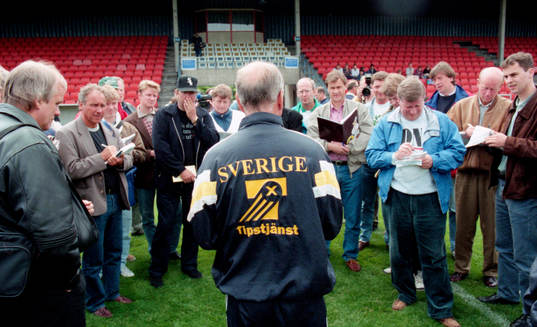 Tommy Svensson, förbundskapten möter pressen