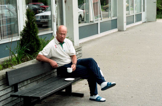 Tommy Svensson, förbundskapten, Sverige tar en kopp kaffe