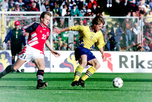 Stefan Schwarz, Sverige med bollen uppvaktas av norges
