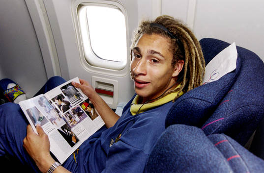 Henrik Larsson på flyget till Los Angeles