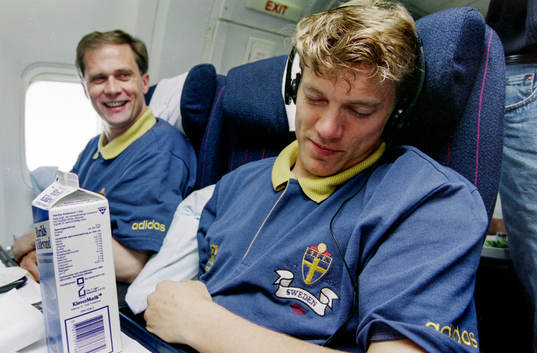 Jesper Blomqvist på flyget till Los Angeles