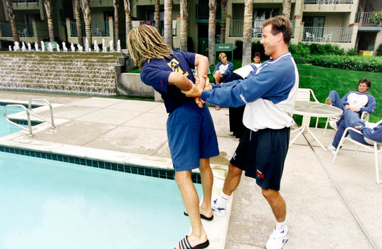 Henrik Larsson och Roland Nilsson, Sverige vid poolen