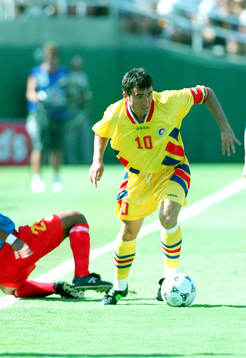 Bläddra bland fler bilder av Fotboll, VM 1994, Colombia - Rumänien