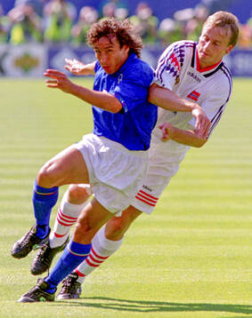 Football, FIFA World Cup 1994 (USA), Group E, Italy -
