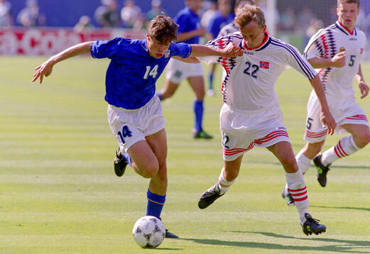 Football, FIFA World Cup 1994 (USA), Group E, Italy -