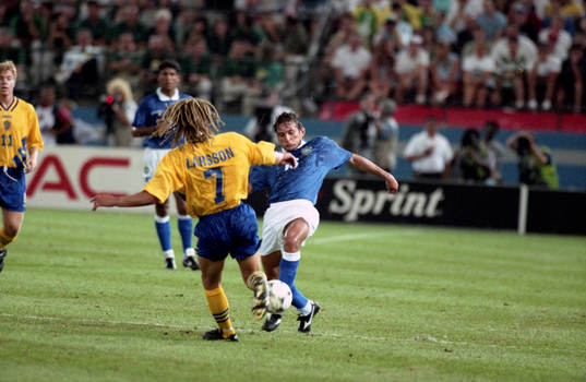 Henrik Larsson, Sverige och Santos Marcio, Brasilien