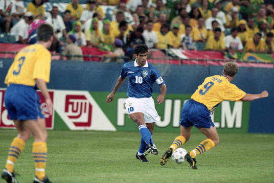 Rai, Brasilien och Jonas Thern, Sverige