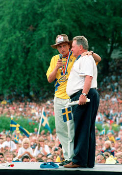 Bläddra bland fler bilder av Fotboll, VM, Sverige, VM-94, Firande i Rålambshovsparken i Stockholm