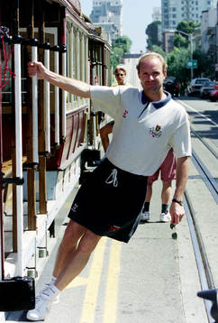 Thomas Ravelli på en spårvagn