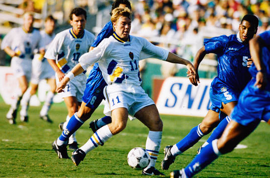 Tomas Brolin mot Brasiliens Mauro Silva
