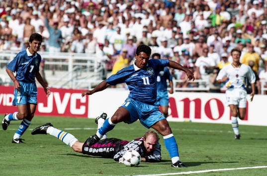 Thomas Ravelli, målvakt, Sverige och Romario, Brasilien