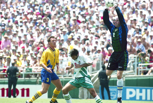 Thomas Ravelli, målvakt, Sverige räddar bollen, Patrik