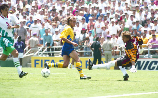 Henrik Larsson, Sverige, Mihaylov, målvakt, Bulgarien