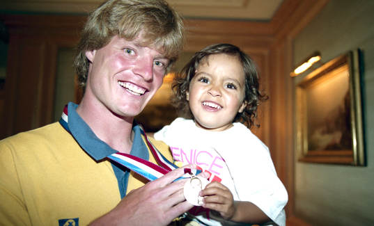 Stefan Schwarz, med medalj