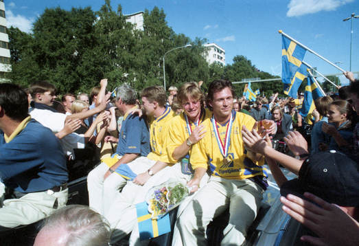 Stefan Schwarz och Pontus Kåmark hälsar på fansen