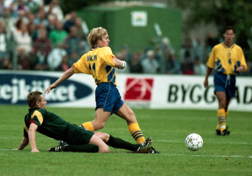 Tomas Brolin, Sverige attackeras bakifrån