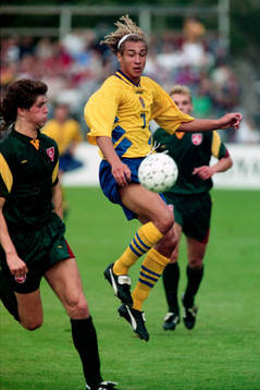 Henrik Larsson, Sverige tar emor bollen