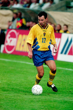 Stefan Rehn med bollen