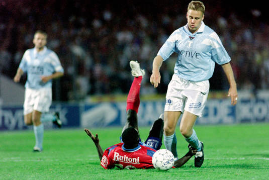 Mike Obiku, Helsingborg stoppas av malmös Jonas Wirmola