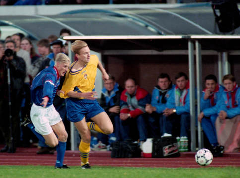 Kennet Andersson sprintar ifrån sin bevakning