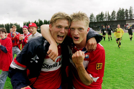 Örgrytes målskyttar Marcus Allbäck och Morgan Nilsson