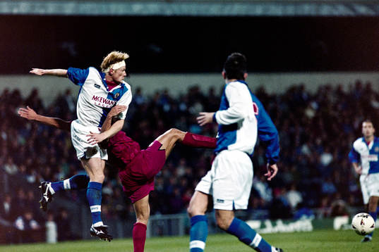 Colin Hendry, Blackburn går hårt fram