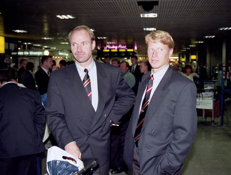 Thomas Ravelli och Stefan Pettersson på flygplatsen